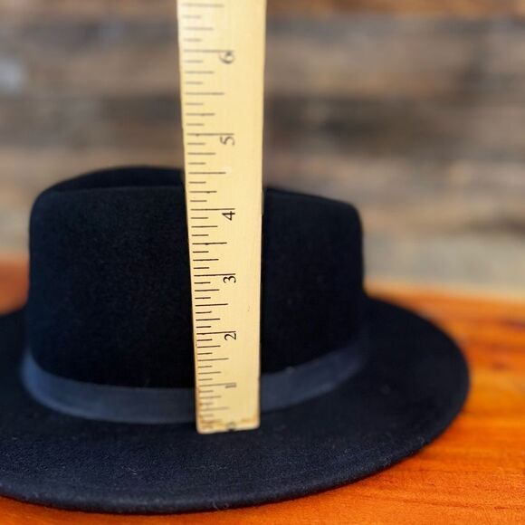 ? A Adams & Stiles Black Wool Felt Fedora Hat – Unisex Style main image 10